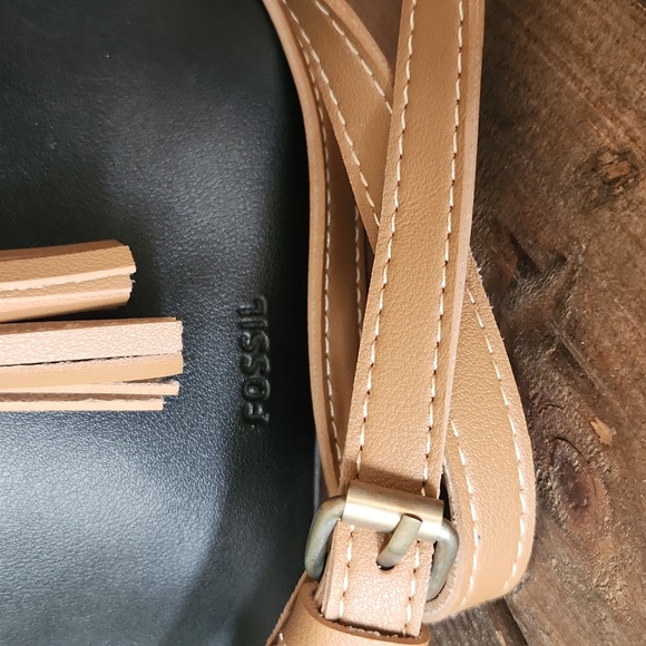 FOSSIL  New condition  black & tan leather crossbody hand bag. - Picture 2 of 7